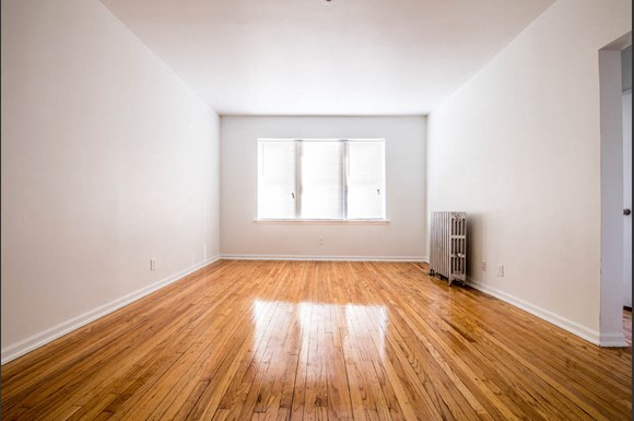 Austin Chicago, IL Apartments for Rent Living Room | 418 S Laramie